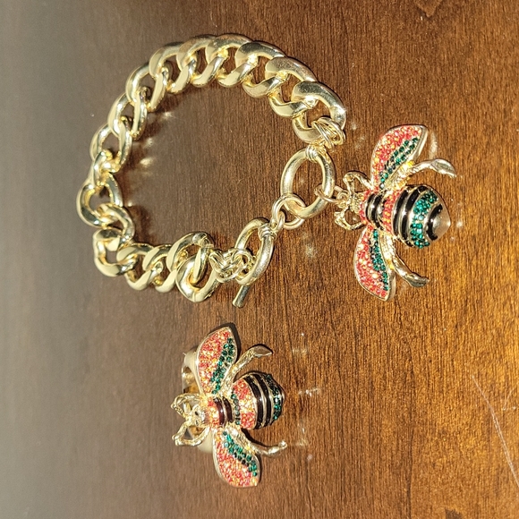 Jewelry - Red, black, and green bumble bee ring and toggle bracelet